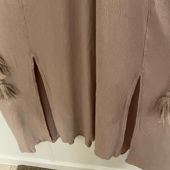 Baltic Born Jennifer Sand  Midi Dress V Neck Boho Size M Flutter Sleeved - Picture 8 of 12